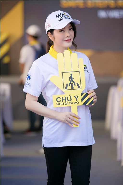 Lý Nhã Kỳ một ngày chạy 3 show không biết mệt ảnh 8